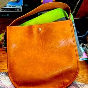 Ah droned leather bag